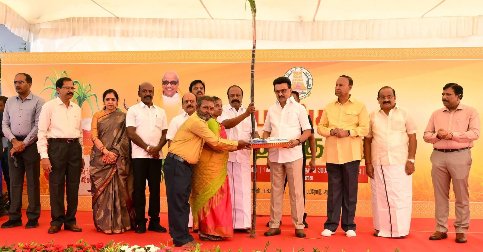 ரூ. 3,000 ரொக்கத்துடன் பொங்கல் பரிசு தொகுப்பு: முதல்வர் மு.க. ஸ்டாலின் தொடங்கி வைத்தார்